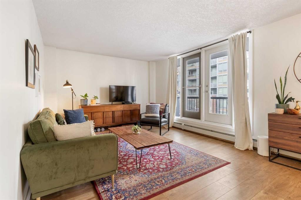 









605


14

Avenue Southwest, 303,
Calgary,




AB
T2R 0M9

