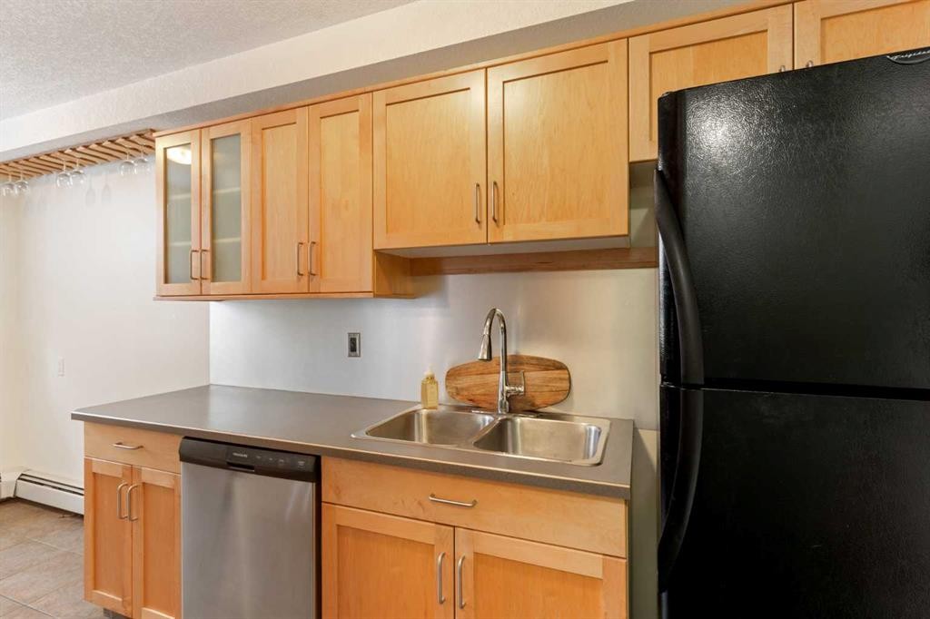 









605


14

Avenue Southwest, 303,
Calgary,




AB
T2R 0M9

