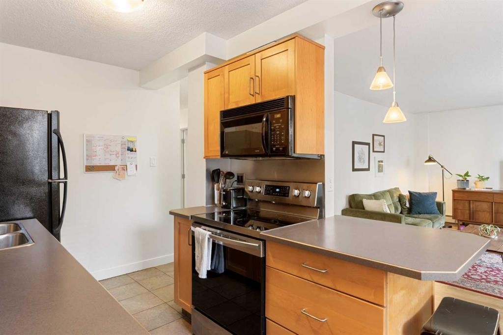 









605


14

Avenue Southwest, 303,
Calgary,




AB
T2R 0M9

