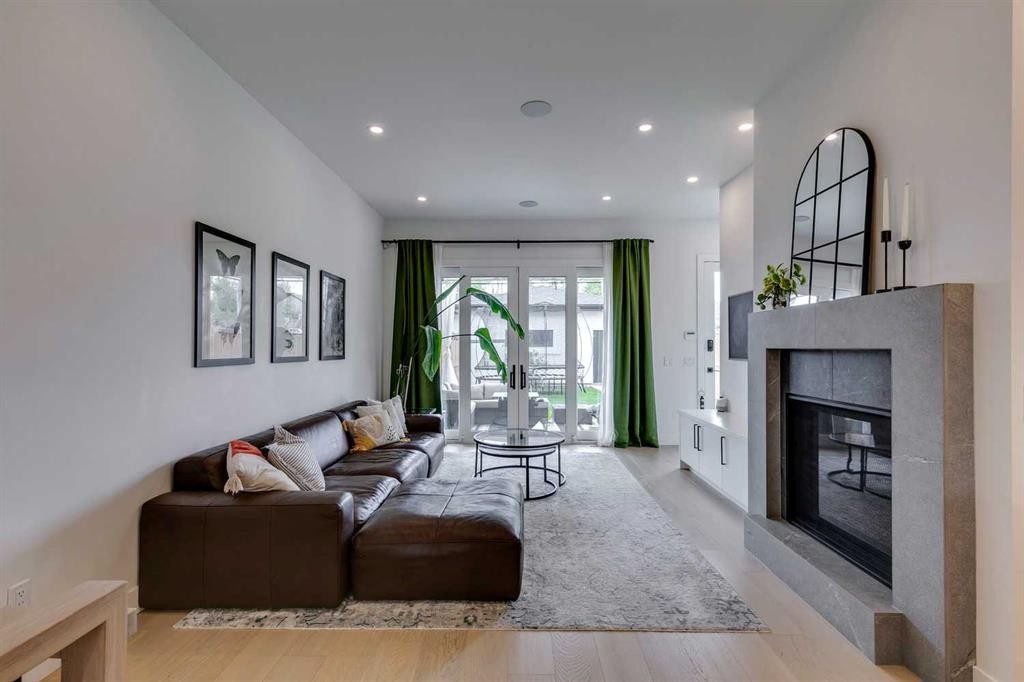 









2017


25

Avenue Southwest,
Calgary,




AB
T2T 1A6

