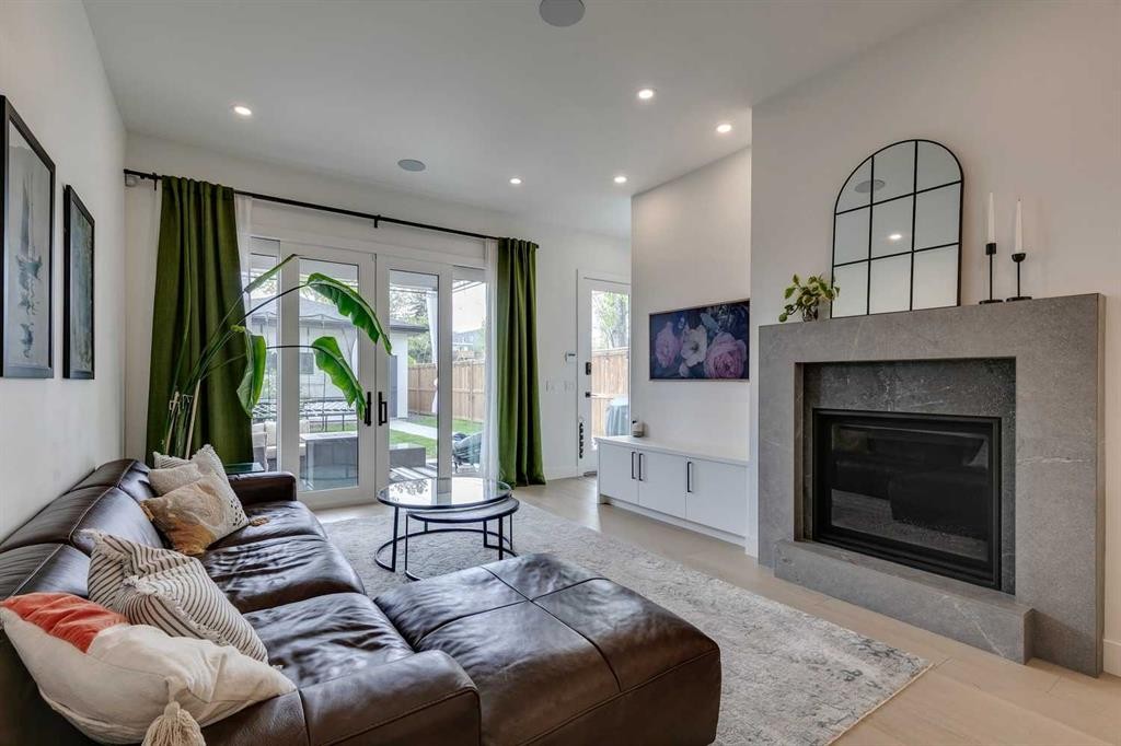 









2017


25

Avenue Southwest,
Calgary,




AB
T2T 1A6

