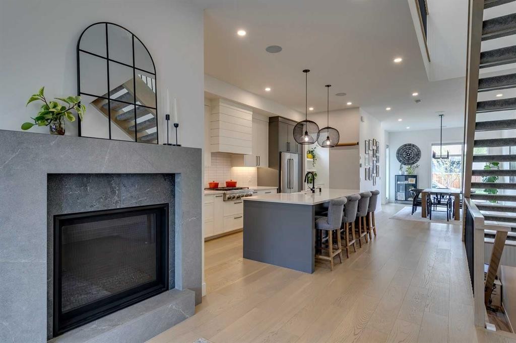 









2017


25

Avenue Southwest,
Calgary,




AB
T2T 1A6

