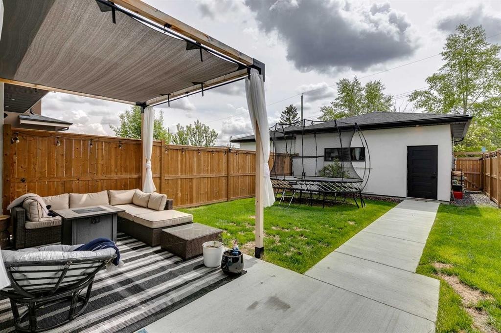 









2017


25

Avenue Southwest,
Calgary,




AB
T2T 1A6

