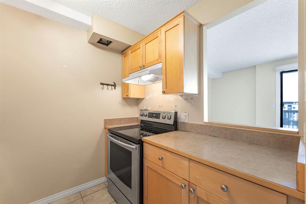 









1334


12

Avenue Southwest, 806,
Calgary,




AB
T3C 3R9

