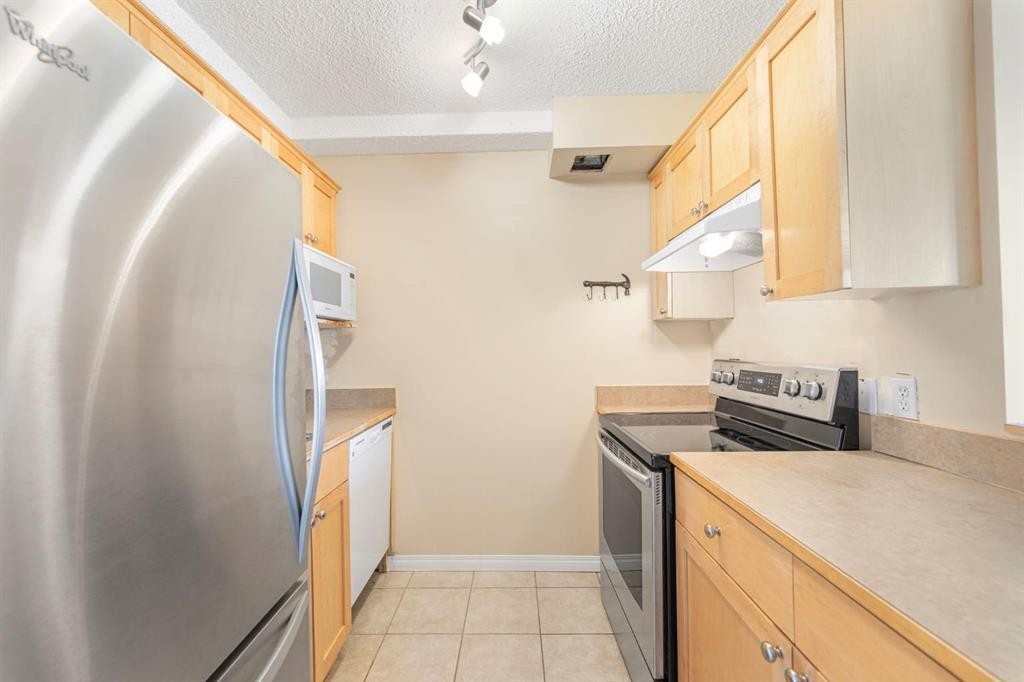 









1334


12

Avenue Southwest, 806,
Calgary,




AB
T3C 3R9

