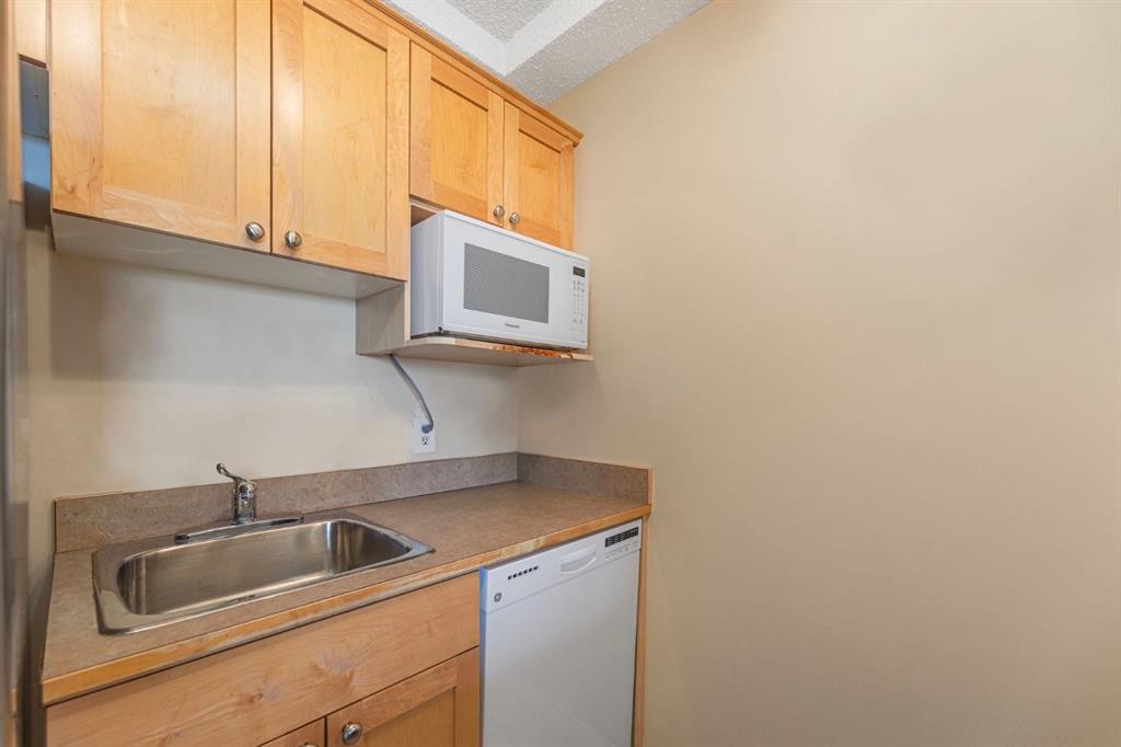 









1334


12

Avenue Southwest, 806,
Calgary,




AB
T3C 3R9


