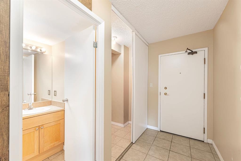 









1334


12

Avenue Southwest, 806,
Calgary,




AB
T3C 3R9

