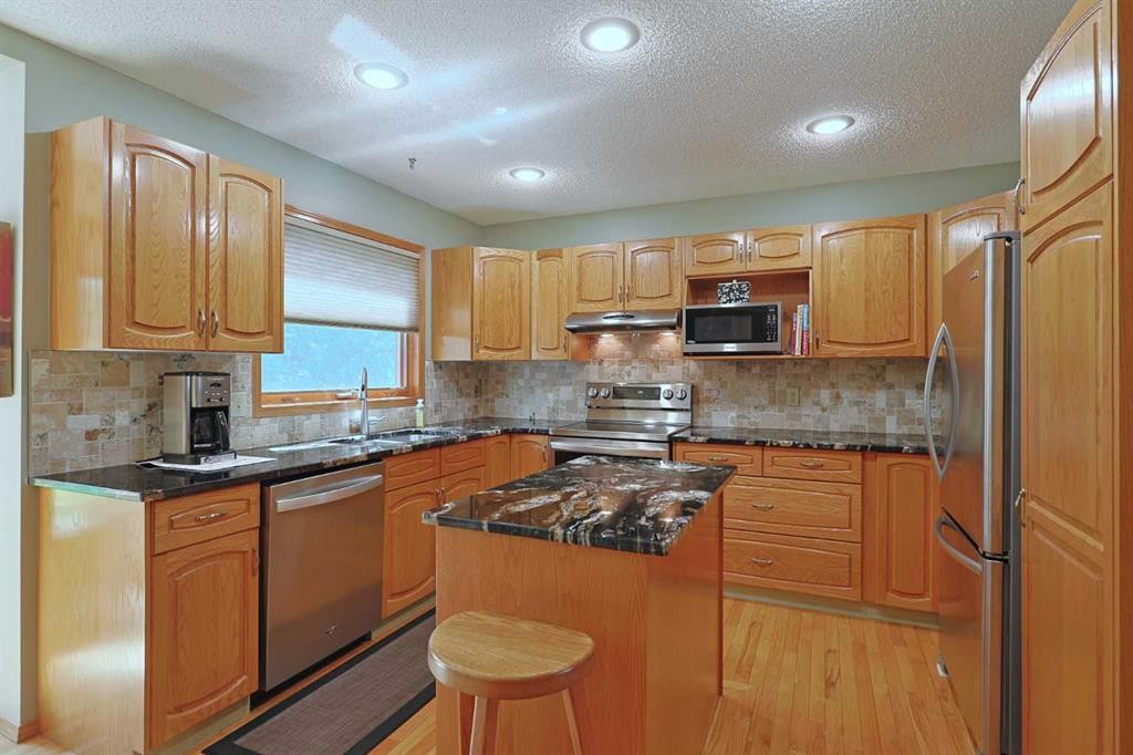 









109


Hamptons

Grove Northwest,
Calgary,




AB
T3A 5B2


