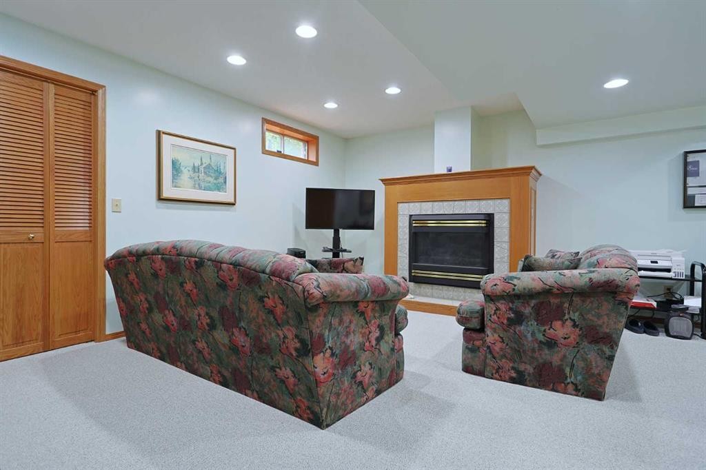 









109


Hamptons

Grove Northwest,
Calgary,




AB
T3A 5B2

