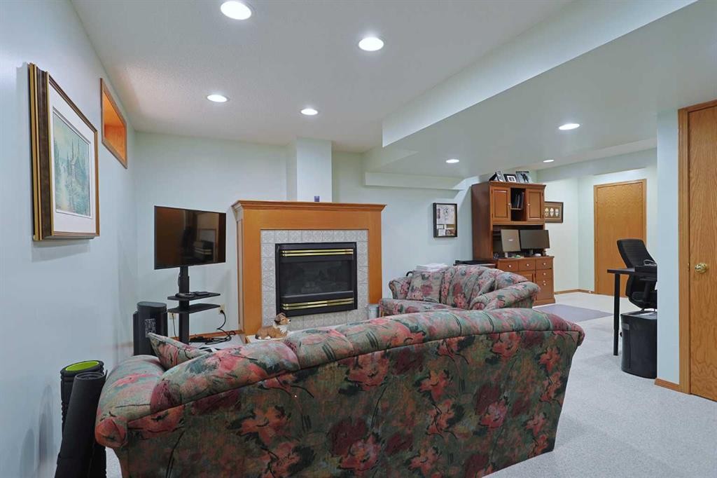 









109


Hamptons

Grove Northwest,
Calgary,




AB
T3A 5B2

