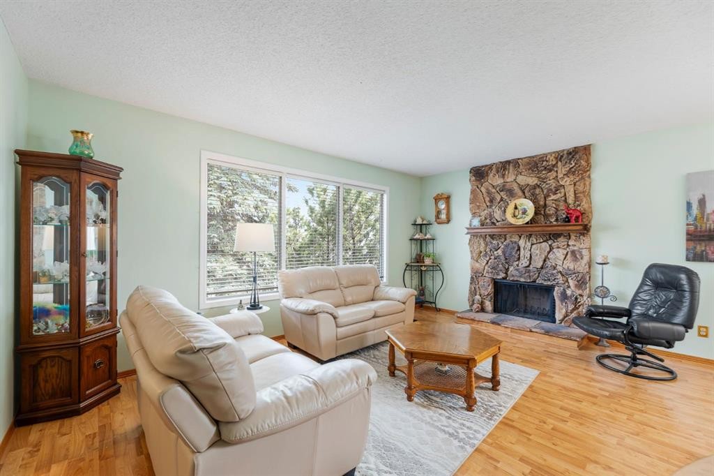 









20


Woodford

Crescent Southwest,
Calgary,




AB
T2W4C4

