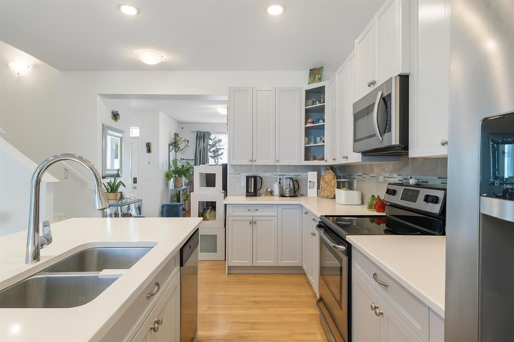 









1585


Legacy

Circle Southeast,
Calgary,




AB
T2x 2c3

