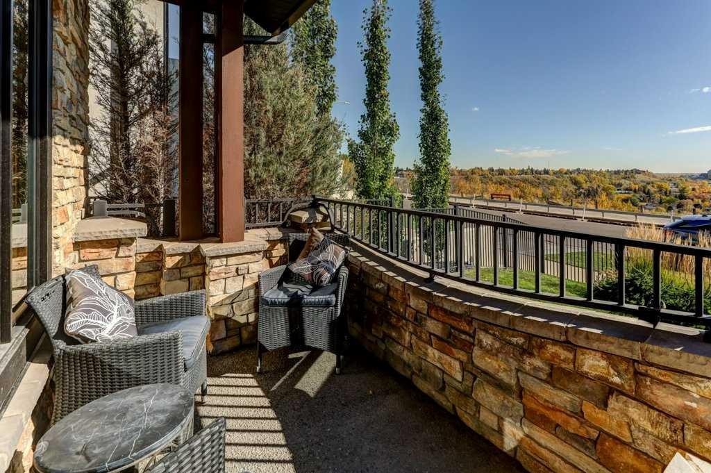 









738


Crescent

Road Northwest,
Calgary,




AB
T2M 4A7

