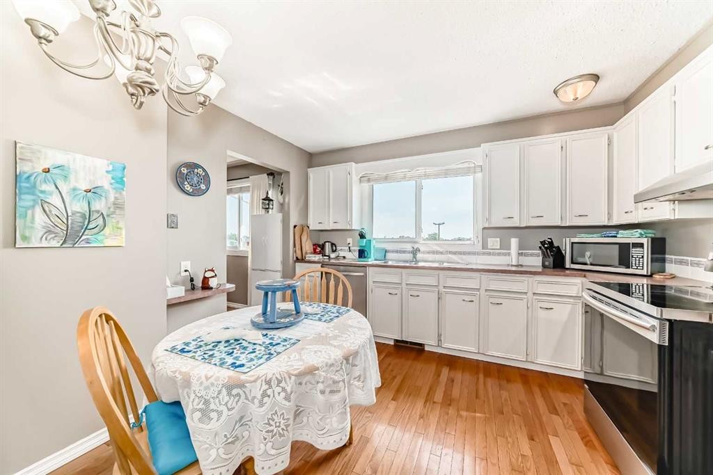 









32


Radcliffe

Bay Southeast,
Calgary,




AB
T2A 6B3

