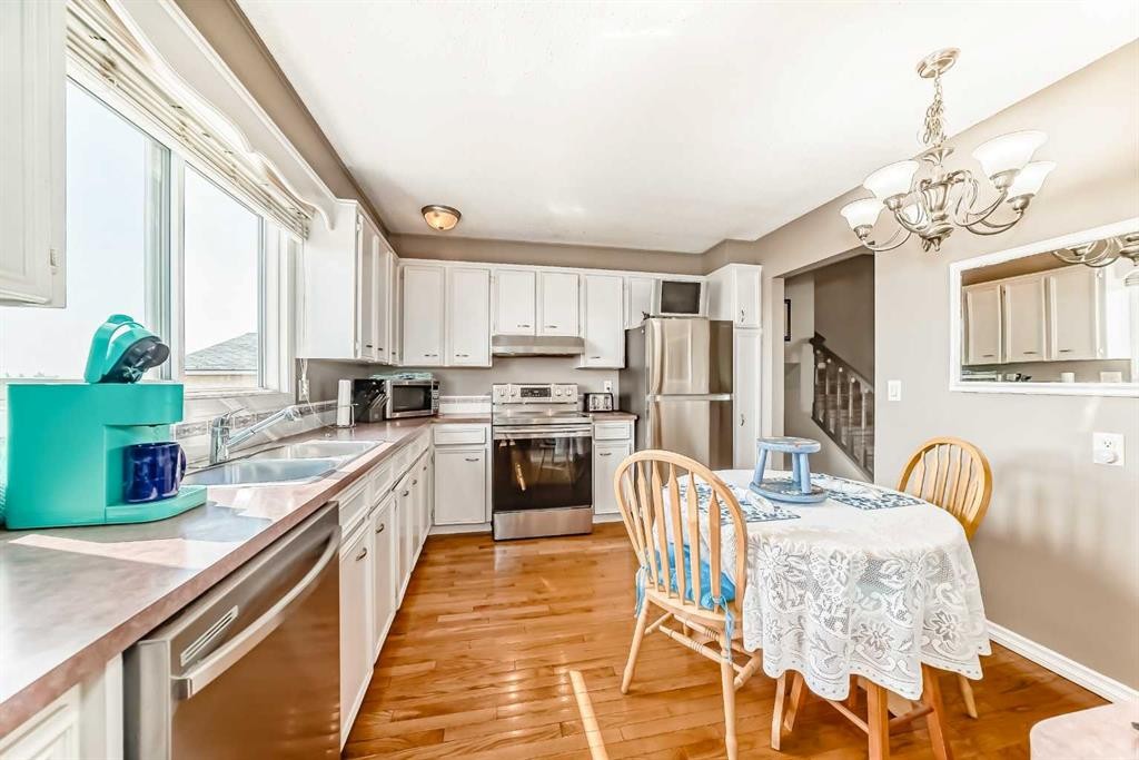 









32


Radcliffe

Bay Southeast,
Calgary,




AB
T2A 6B3

