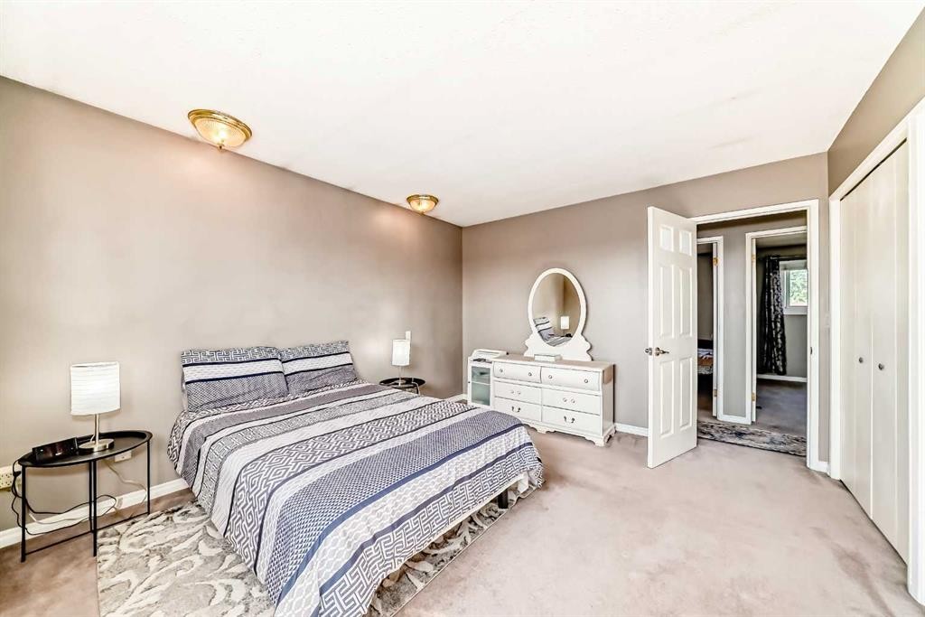 









32


Radcliffe

Bay Southeast,
Calgary,




AB
T2A 6B3

