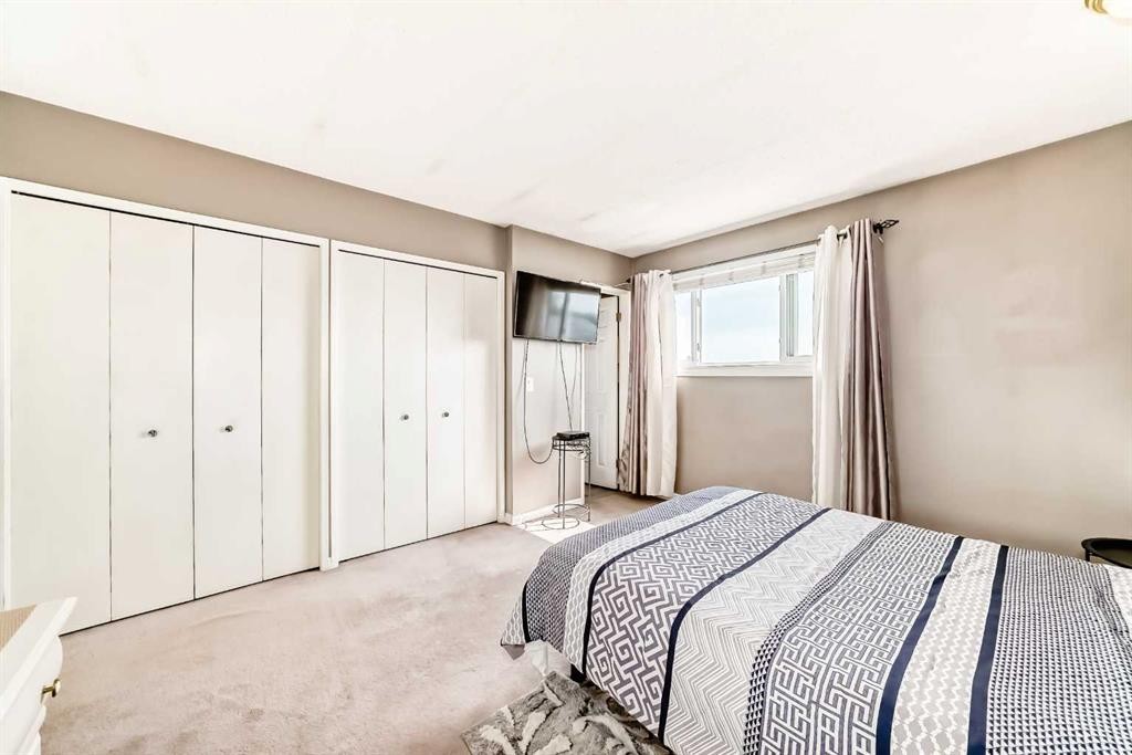 









32


Radcliffe

Bay Southeast,
Calgary,




AB
T2A 6B3

