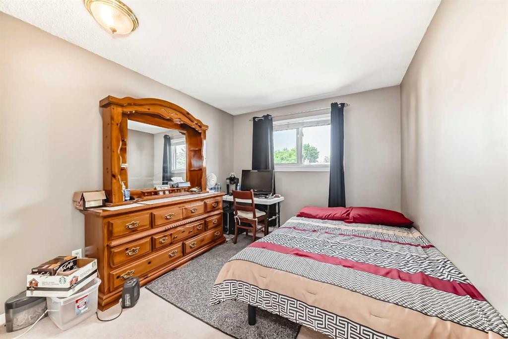 









32


Radcliffe

Bay Southeast,
Calgary,




AB
T2A 6B3


