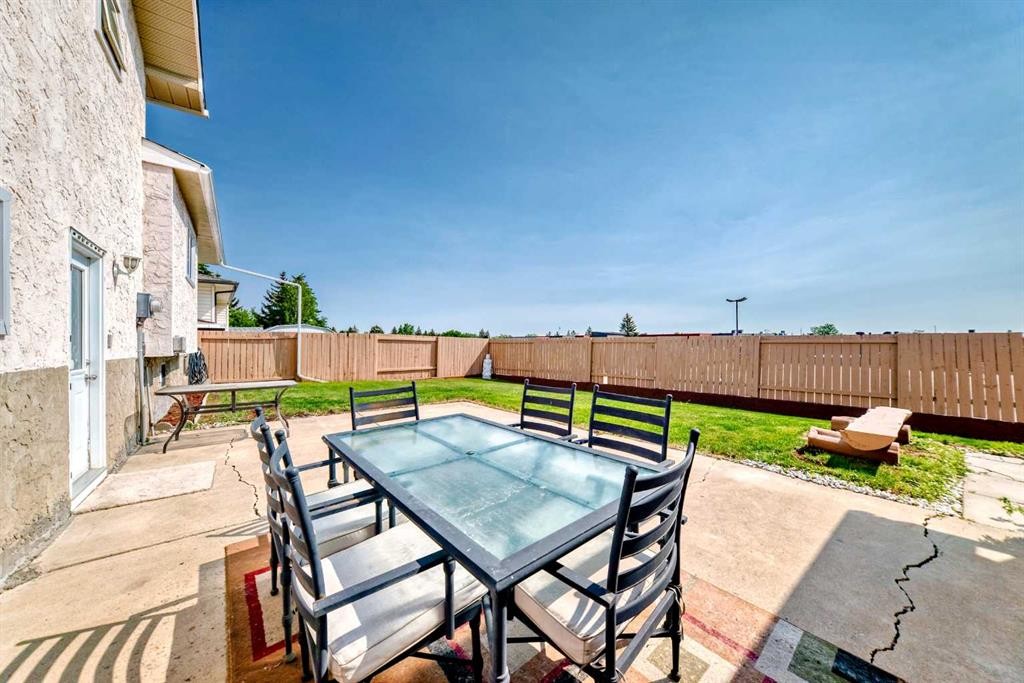 









32


Radcliffe

Bay Southeast,
Calgary,




AB
T2A 6B3

