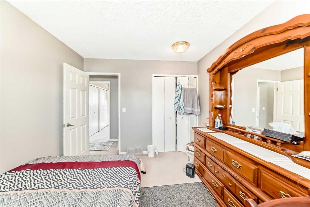 









32


Radcliffe

Bay Southeast,
Calgary,




AB
T2A 6B3

