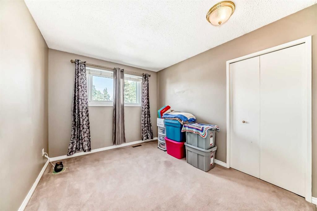 









32


Radcliffe

Bay Southeast,
Calgary,




AB
T2A 6B3

