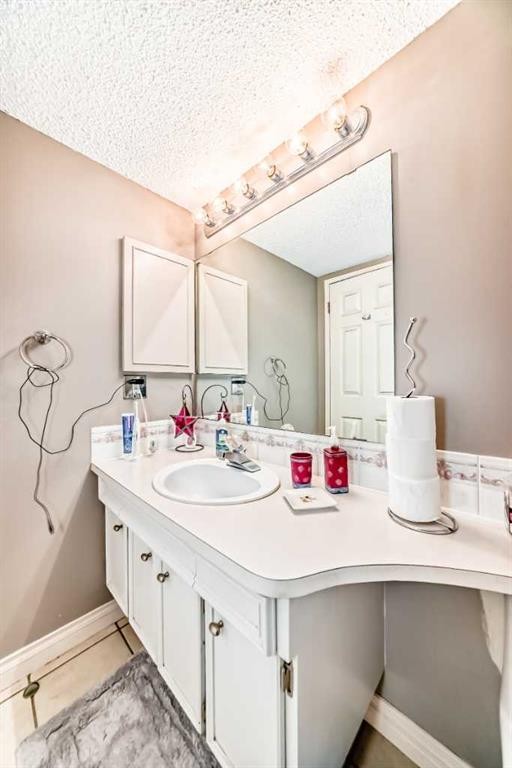 









32


Radcliffe

Bay Southeast,
Calgary,




AB
T2A 6B3

