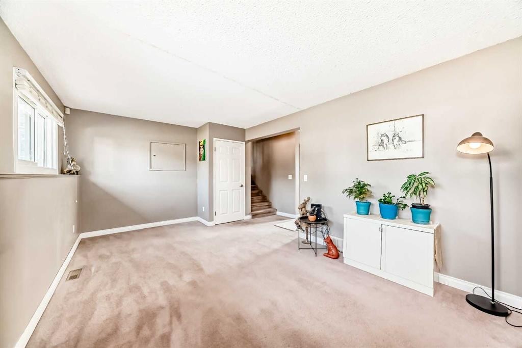 









32


Radcliffe

Bay Southeast,
Calgary,




AB
T2A 6B3


