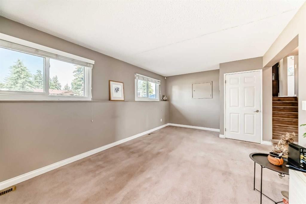









32


Radcliffe

Bay Southeast,
Calgary,




AB
T2A 6B3

