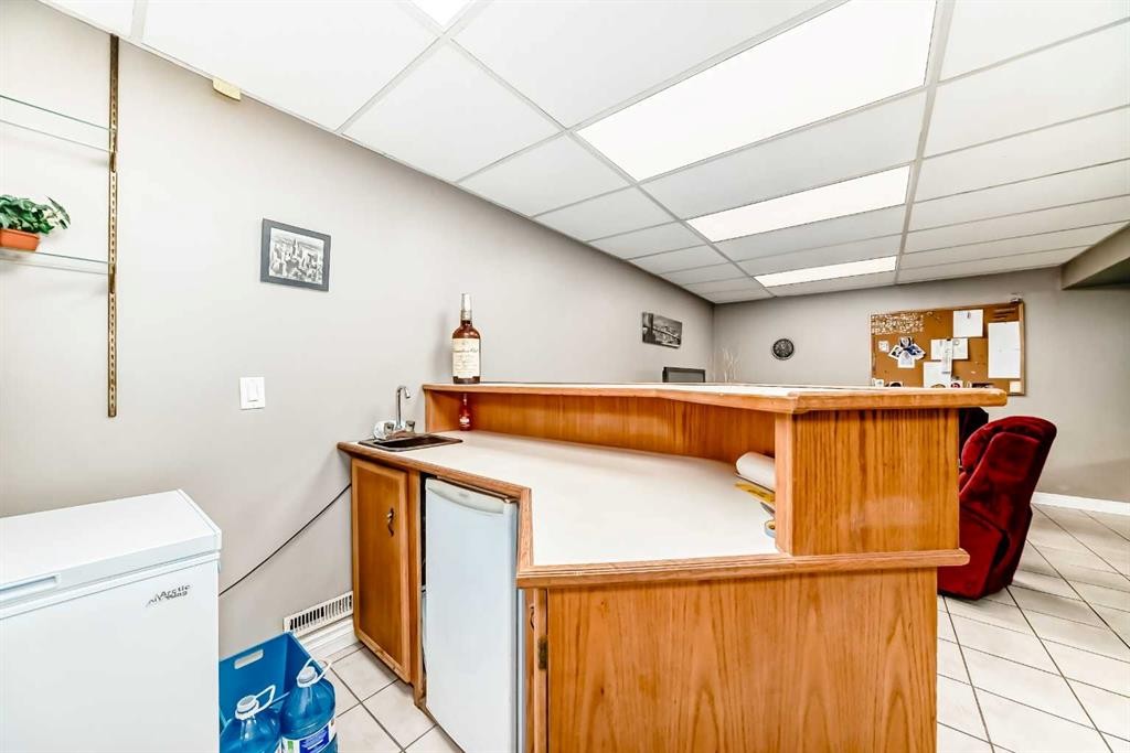









32


Radcliffe

Bay Southeast,
Calgary,




AB
T2A 6B3

