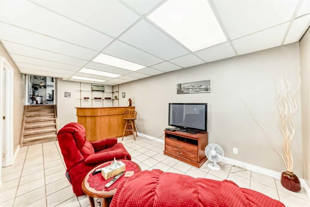 









32


Radcliffe

Bay Southeast,
Calgary,




AB
T2A 6B3


