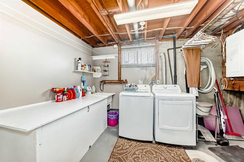









32


Radcliffe

Bay Southeast,
Calgary,




AB
T2A 6B3

