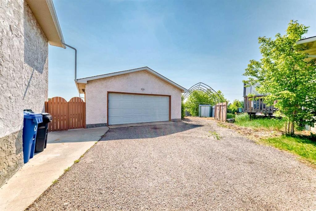









32


Radcliffe

Bay Southeast,
Calgary,




AB
T2A 6B3

