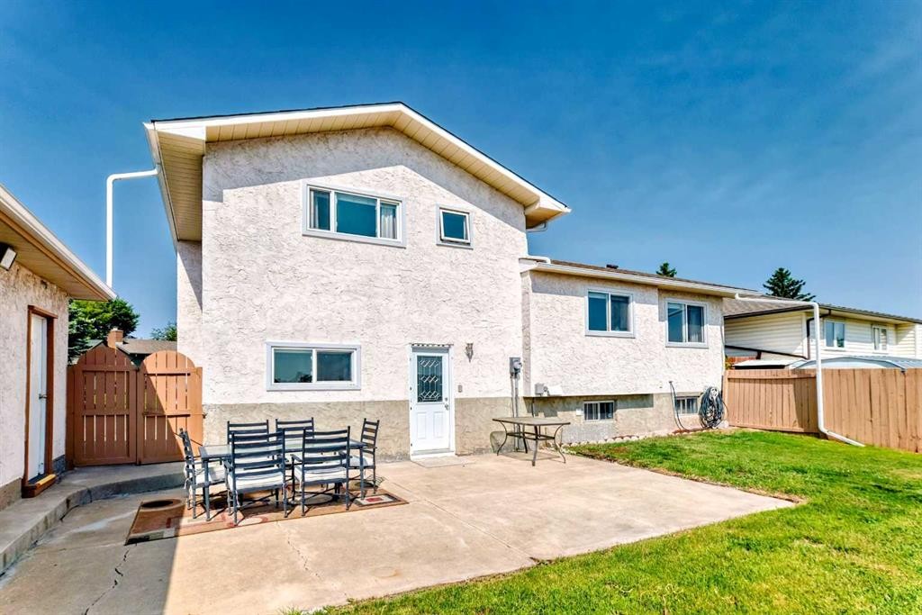 









32


Radcliffe

Bay Southeast,
Calgary,




AB
T2A 6B3

