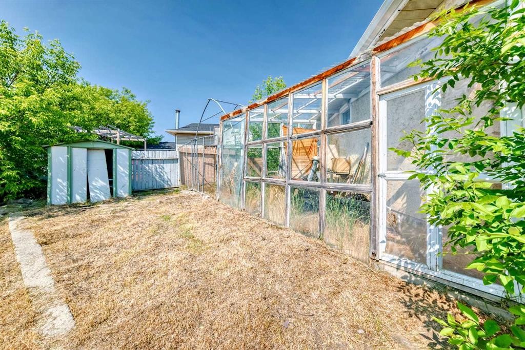 









32


Radcliffe

Bay Southeast,
Calgary,




AB
T2A 6B3

