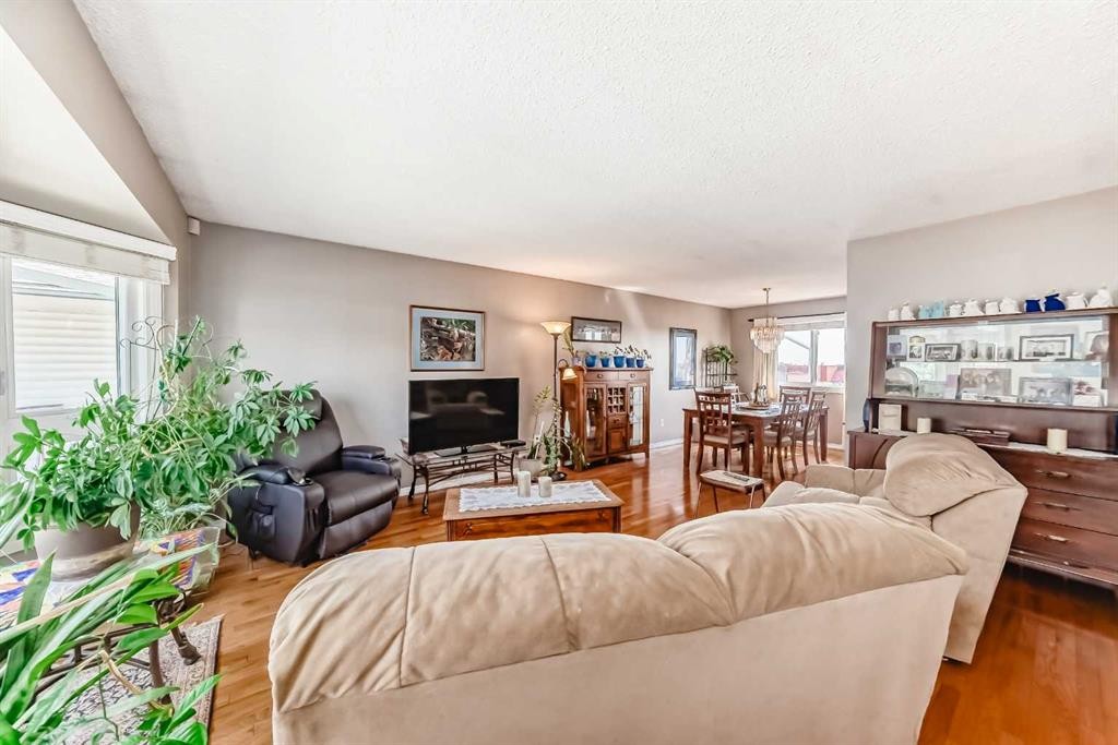 









32


Radcliffe

Bay Southeast,
Calgary,




AB
T2A 6B3

