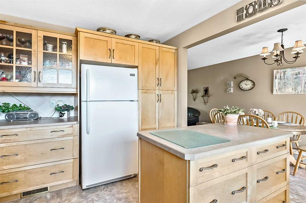 









2628


Lionel

Crescent Southwest,
Calgary,




AB
T3E6B1

