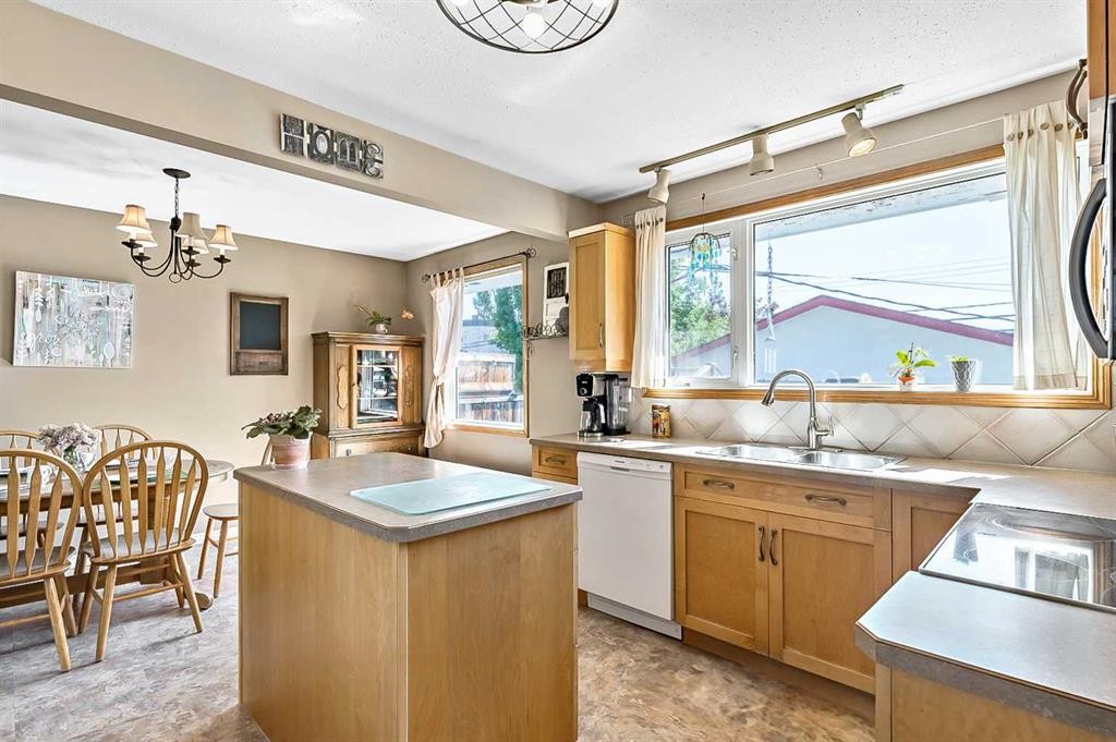 









2628


Lionel

Crescent Southwest,
Calgary,




AB
T3E6B1

