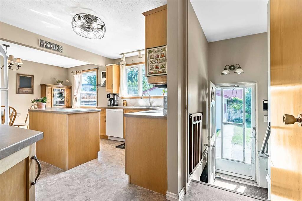 









2628


Lionel

Crescent Southwest,
Calgary,




AB
T3E6B1

