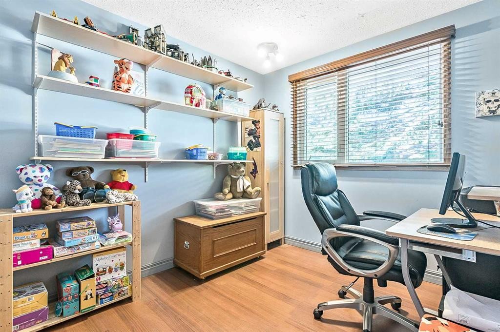 









2628


Lionel

Crescent Southwest,
Calgary,




AB
T3E6B1

