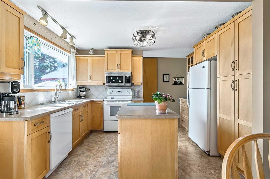 









2628


Lionel

Crescent Southwest,
Calgary,




AB
T3E6B1

