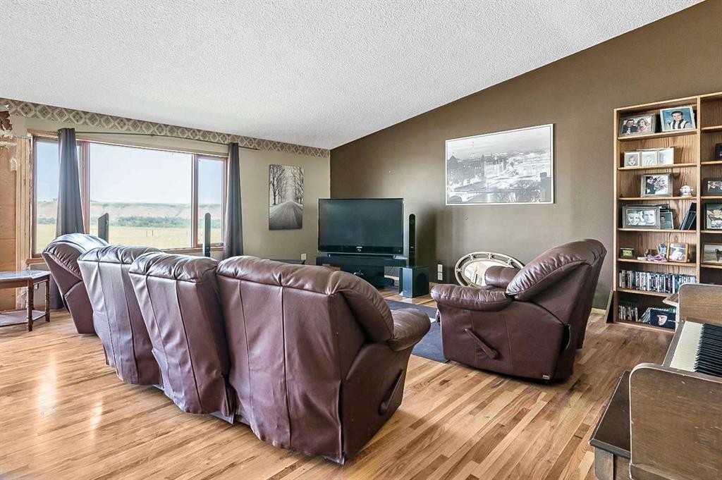 









274128


320

Street East, 200,
Rural Foothills County,




AB
T0L 0J0

