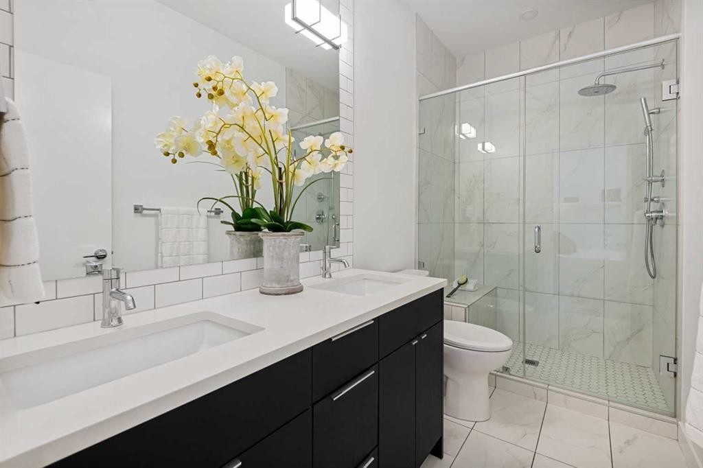 









1523


20

Avenue Northwest, 2,
Calgary,




AB
T2M 1G7

