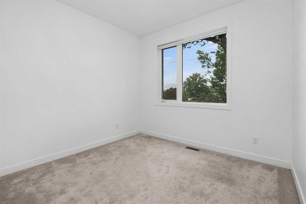 









1523


20

Avenue Northwest, 2,
Calgary,




AB
T2M 1G7


