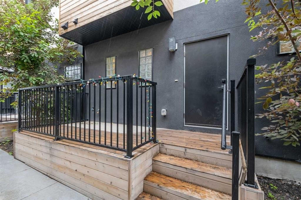 









1523


20

Avenue Northwest, 2,
Calgary,




AB
T2M 1G7

