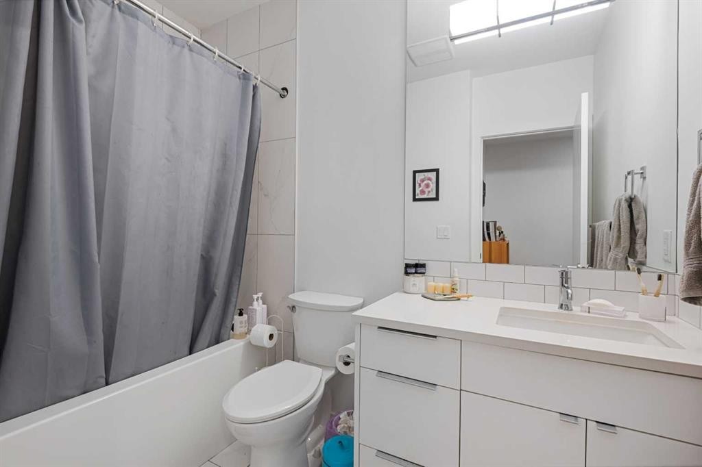 









1523


20

Avenue Northwest, 2,
Calgary,




AB
T2M 1G7

