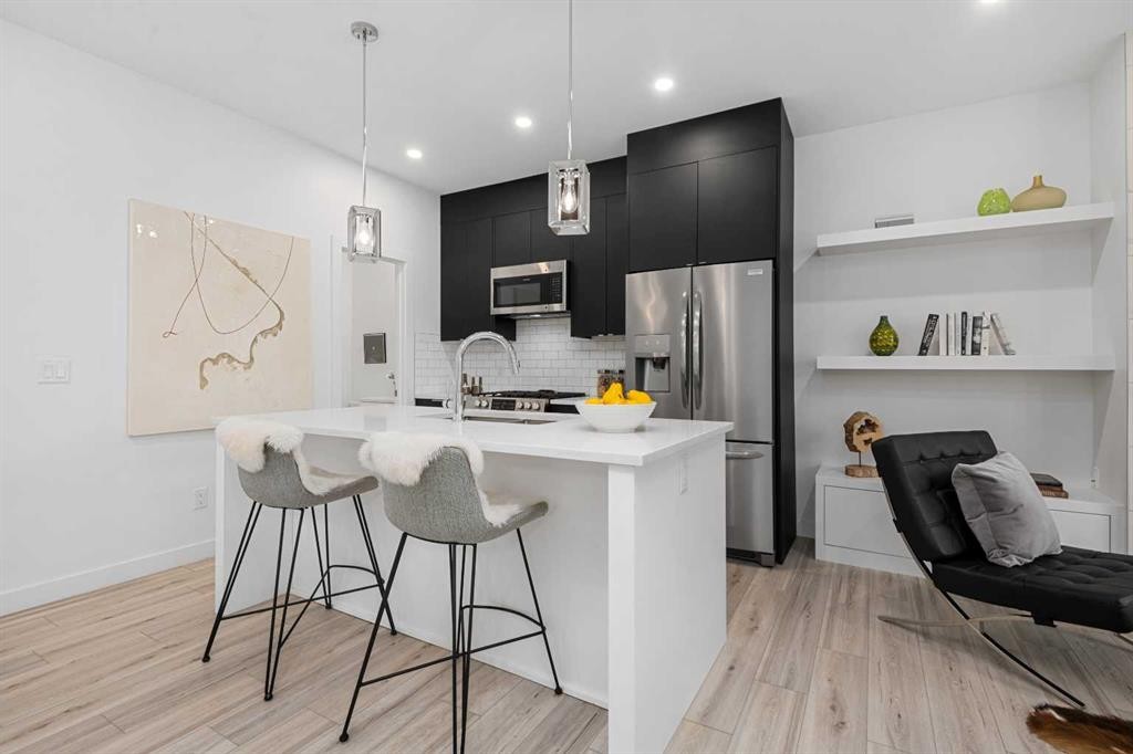 









1523


20

Avenue Northwest, 2,
Calgary,




AB
T2M 1G7

