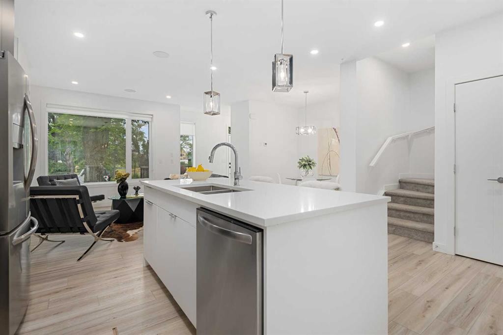 









1523


20

Avenue Northwest, 2,
Calgary,




AB
T2M 1G7

