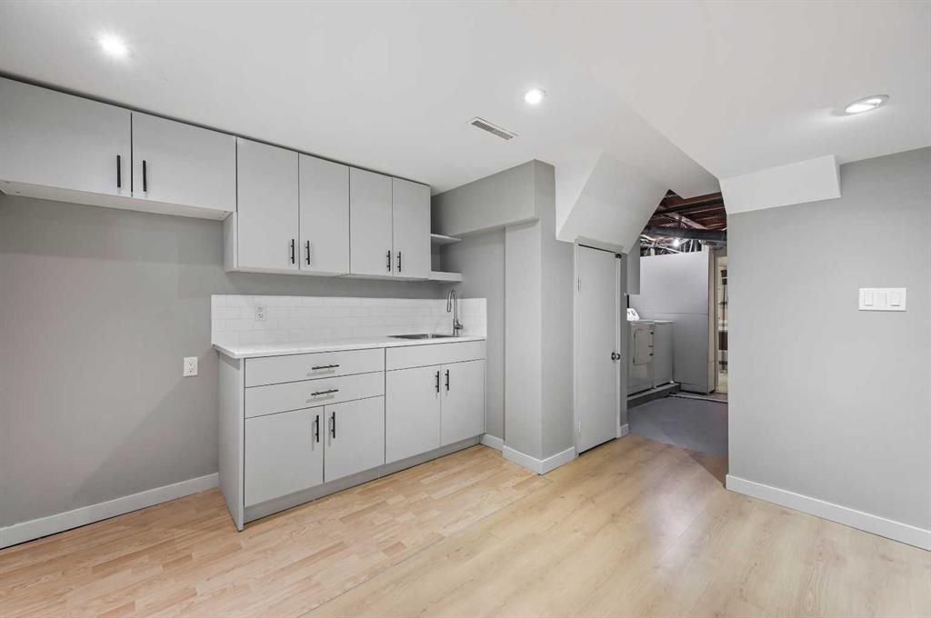 









4936


Worcester

Drive Southwest,
Calgary,




AB
T3C 3L6

