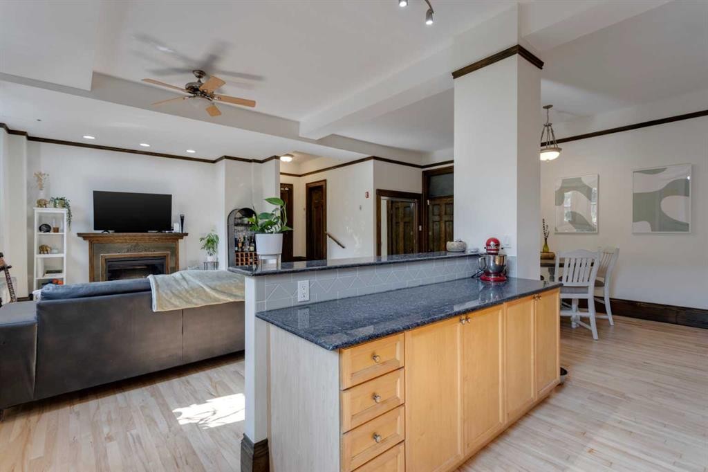 









804


18

Avenue Southwest, 1,
Calgary,




AB
T2T 0G8

