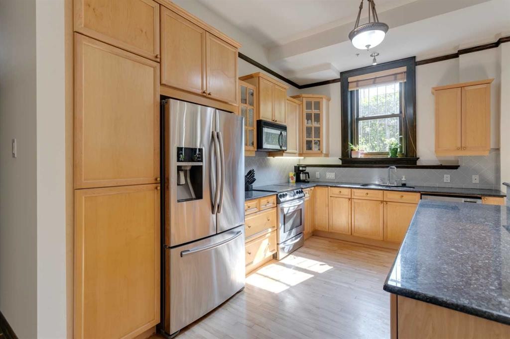 









804


18

Avenue Southwest, 1,
Calgary,




AB
T2T 0G8

